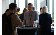 dyskusje kuluarowe podczas  Spotkania Użytkowników KDM 2025