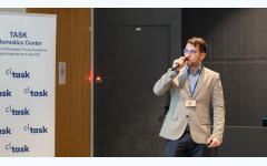 Dawid Dybowski podczas przezentacji Zastosowanie zasobów obliczeniowych CI TASK w modelowaniu środowiska morskiego i lądowego – doświadczenia z projektów FindFISH, WaterPUCK oraz CSI-POM 1 i 2