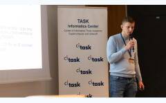 Maciej Muzyka podczas prezentacji