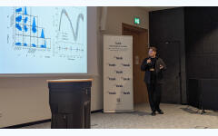 Dawid Jankowski podczas przezntacji Dynamika rezonansowych układów planetarnych wokół gwiazd aktywnych widmowo