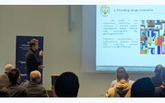 Juliusz Łosiński podczas przezntacji Problem niezbalansowanych danych w detekcji flag międzynarodowego kodu morskiego